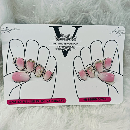 Blush Elegance – Press-On Nail Set